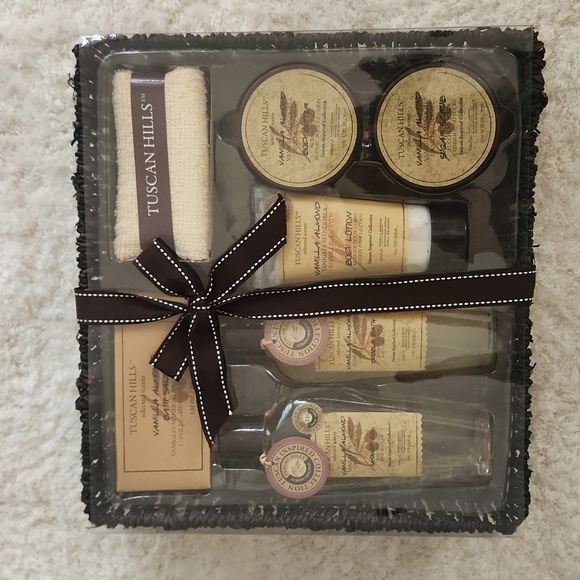🆕️ Tuscan Hills Vanilla Almond Bath & Body Giftset NWT - Picture 9 of 9